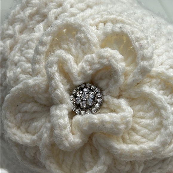 Elegant Cream Knit Flower headband with rhinestone detail - Picture 6 of 11
